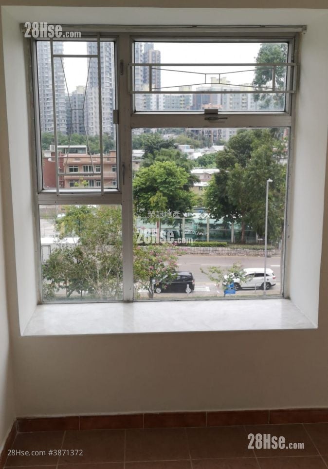 Tai Fook G & S Building Sell 2 Bedrooms , 1 Bathroom 411 ft²
