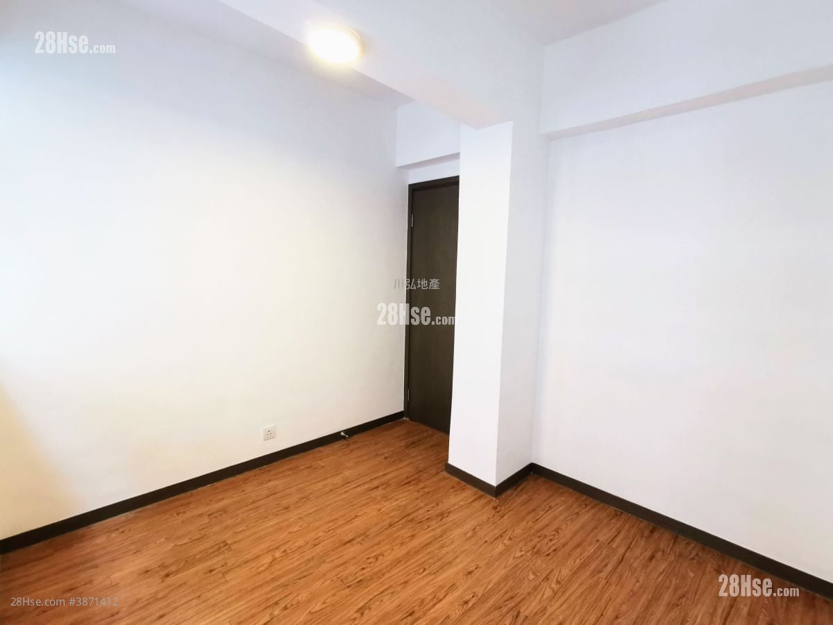 Hang Tak Building Sell 2 Bedrooms , 1 Bathroom 452 ft²
