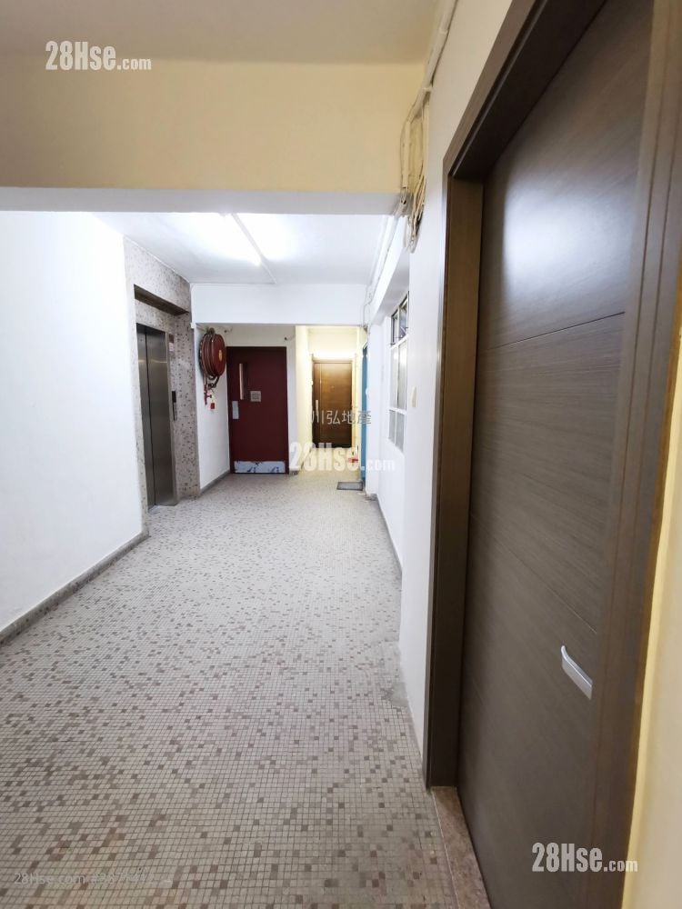 Hang Tak Building Sell 2 Bedrooms , 1 Bathroom 452 ft²