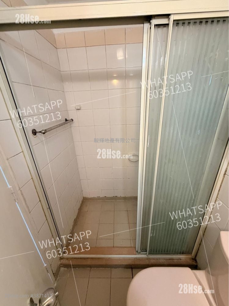 bathroom: Kwun Hei Court Rental 2 Bedrooms , 1 Bathroom 426 ft²