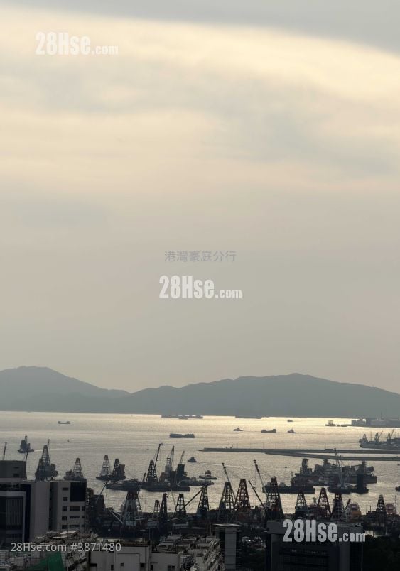 Topside Residence Sell 3 Bedrooms , 1 Bathroom 569 ft²