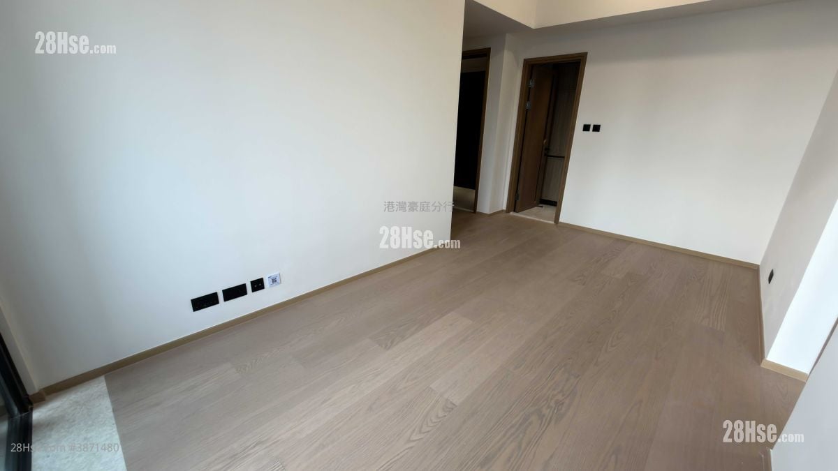 Topside Residence Sell 3 Bedrooms , 1 Bathroom 569 ft²