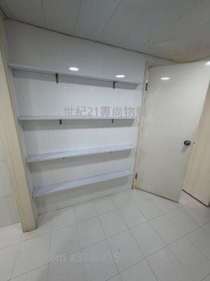 Mai Hing Industrial Building Rental Studio , 2 Toilets