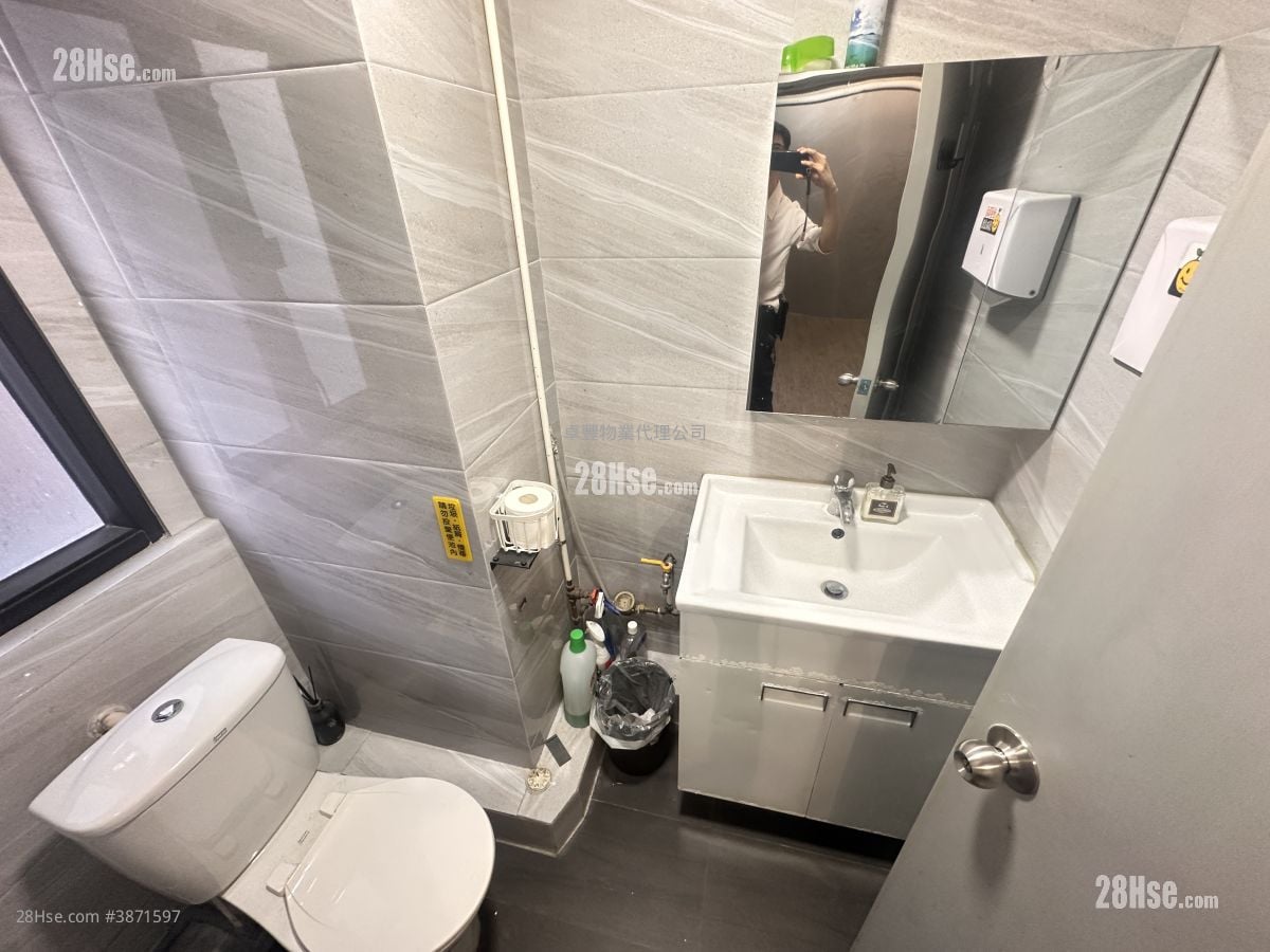香港工业中心 租盘 1 房 , 1 厕所 693 平方尺
