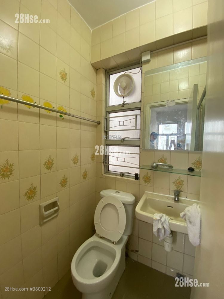 Hong Wah Mansion Sell 2 Bedrooms , 1 Bathroom 300 ft²