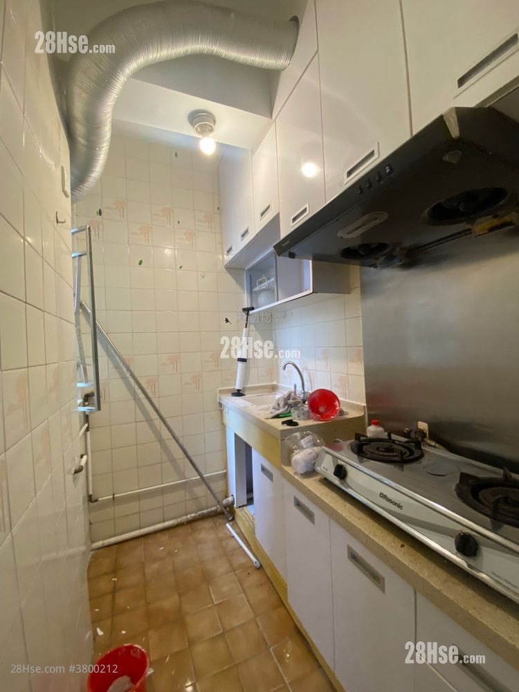 Hong Wah Mansion Sell 2 Bedrooms , 1 Bathroom 300 ft²