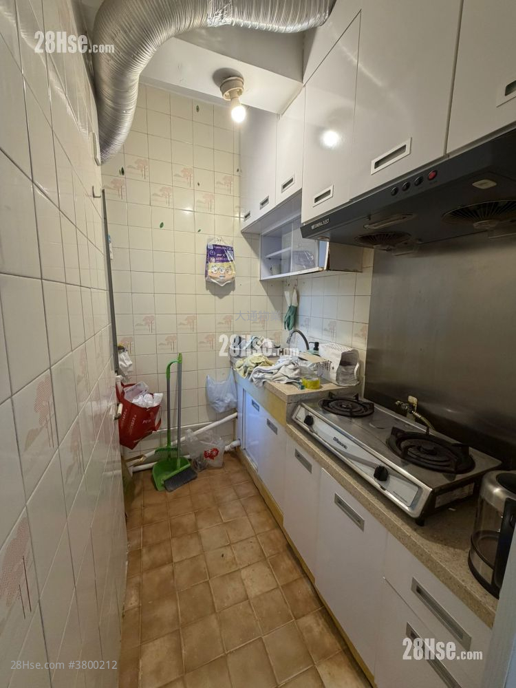Hong Wah Mansion Sell 2 Bedrooms , 1 Bathroom 300 ft²