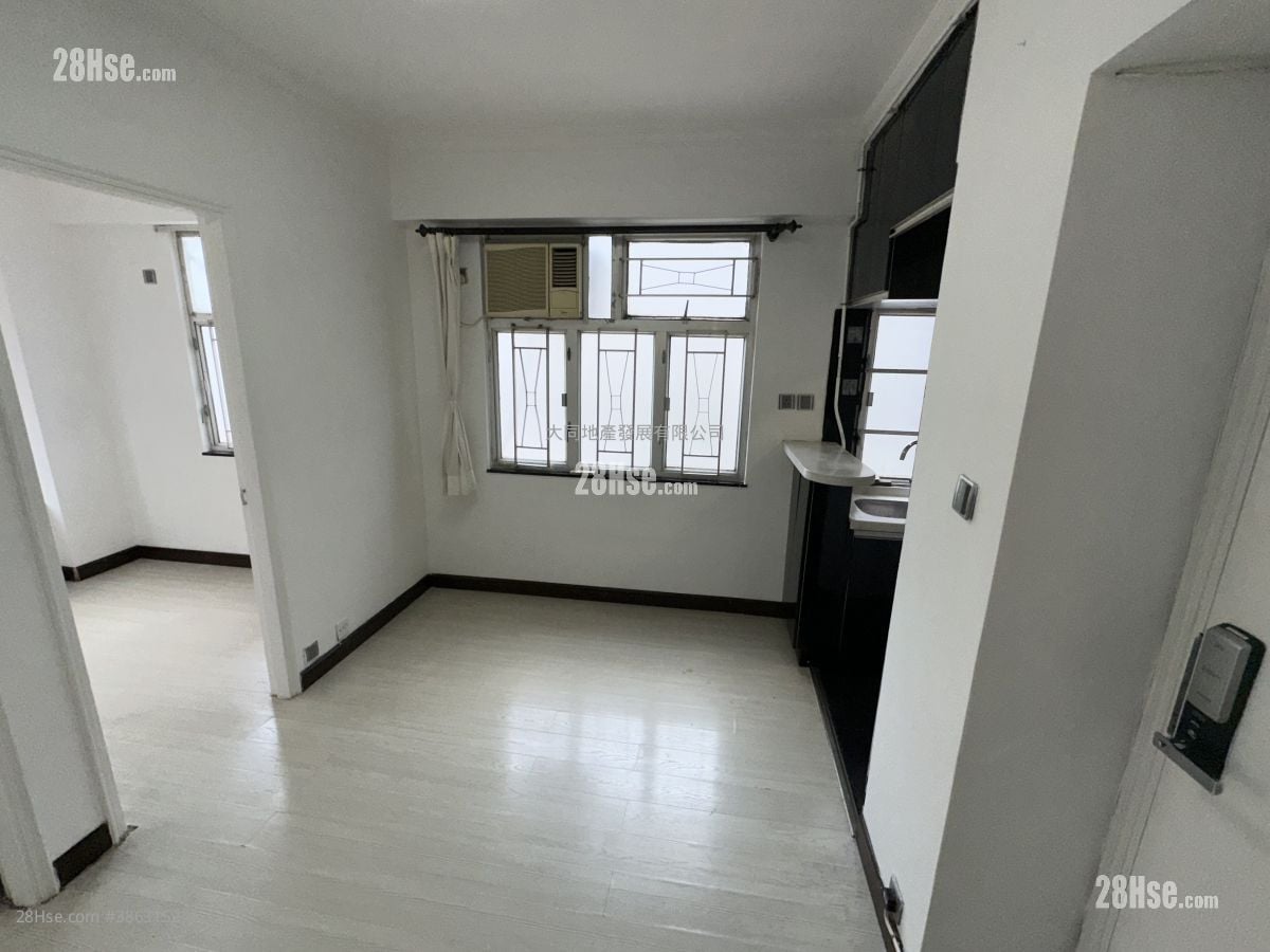 Hung Hay Building Sell 2 Bedrooms , 1 Bathroom 301 ft²