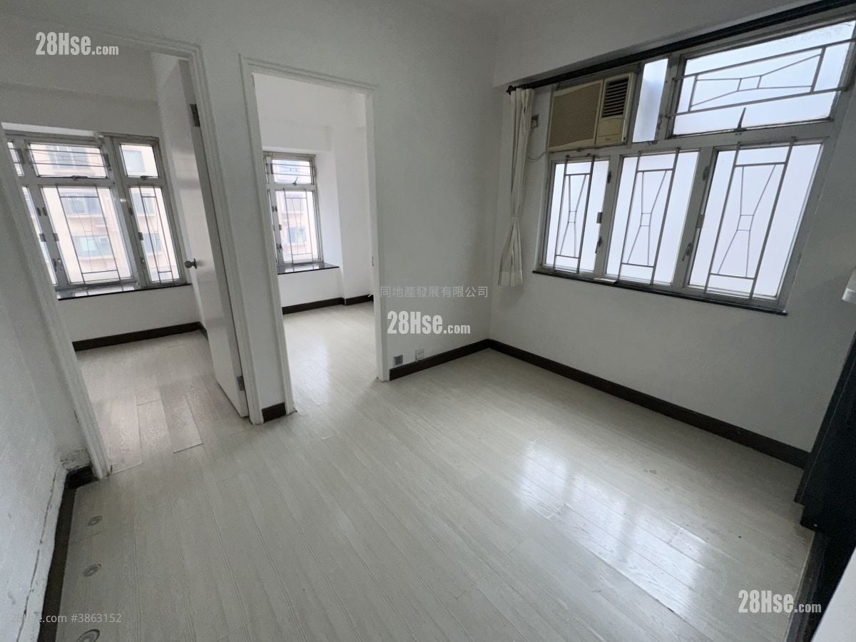 Hung Hay Building Sell 2 Bedrooms , 1 Bathroom 301 ft²