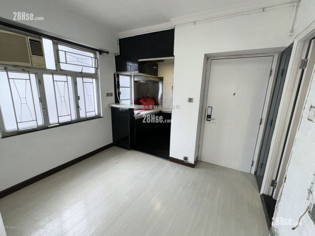 Hung Hay Building Sell 2 Bedrooms , 1 Bathroom 301 ft²