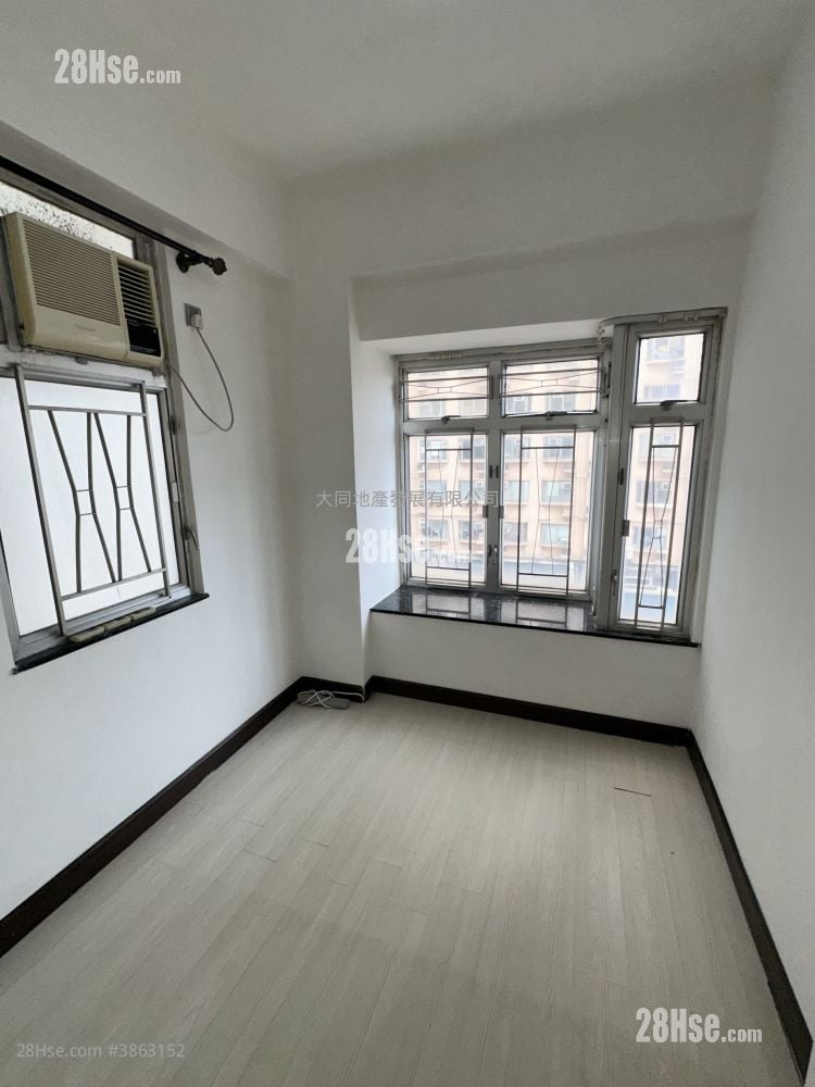 Hung Hay Building Sell 2 Bedrooms , 1 Bathroom 301 ft²