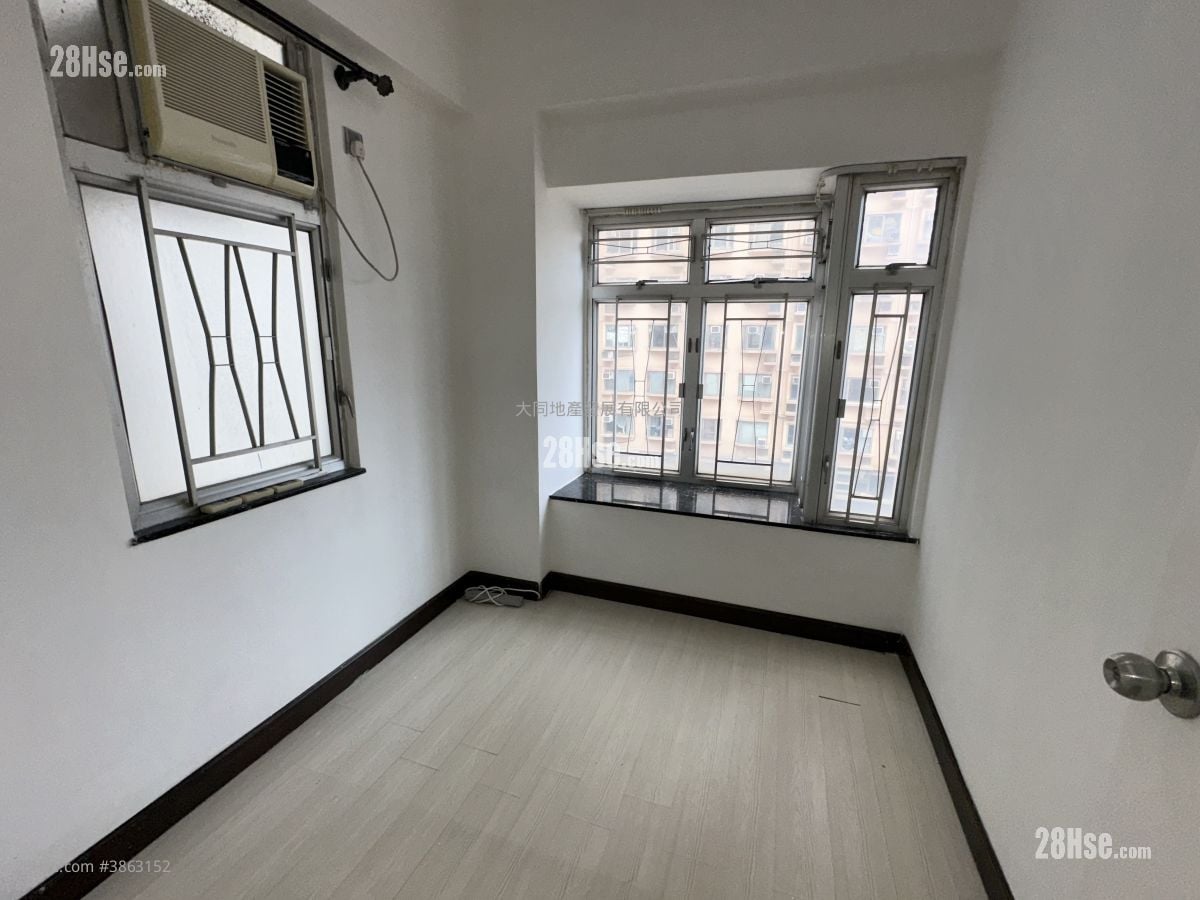 Hung Hay Building Sell 2 Bedrooms , 1 Bathroom 301 ft²