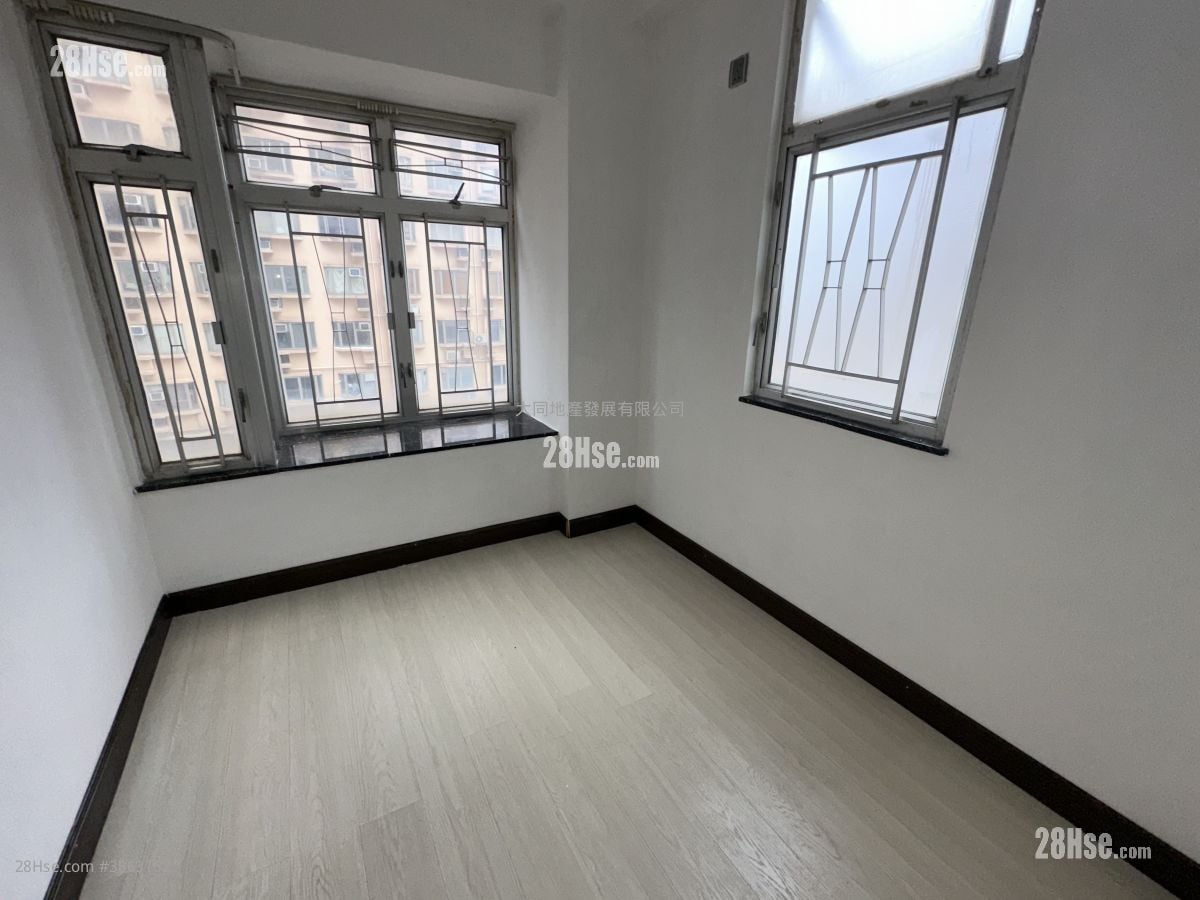 Hung Hay Building Sell 2 Bedrooms , 1 Bathroom 301 ft²