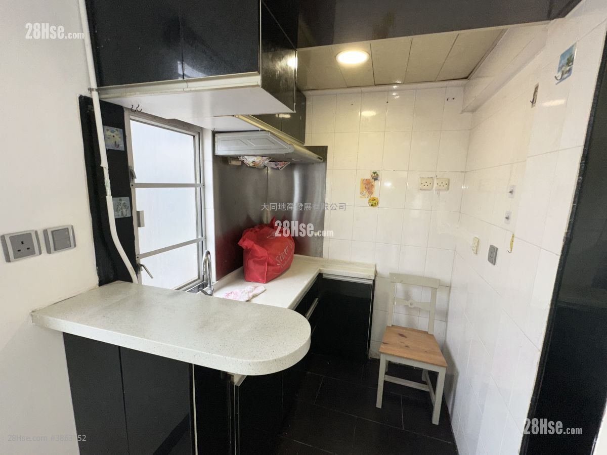 Hung Hay Building Sell 2 Bedrooms , 1 Bathroom 301 ft²