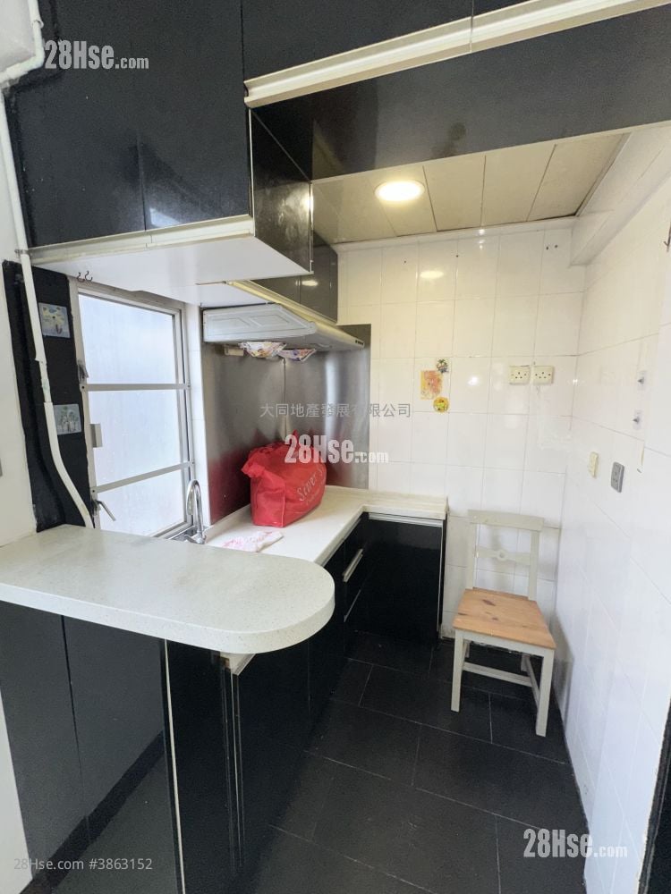 Hung Hay Building Sell 2 Bedrooms , 1 Bathroom 301 ft²