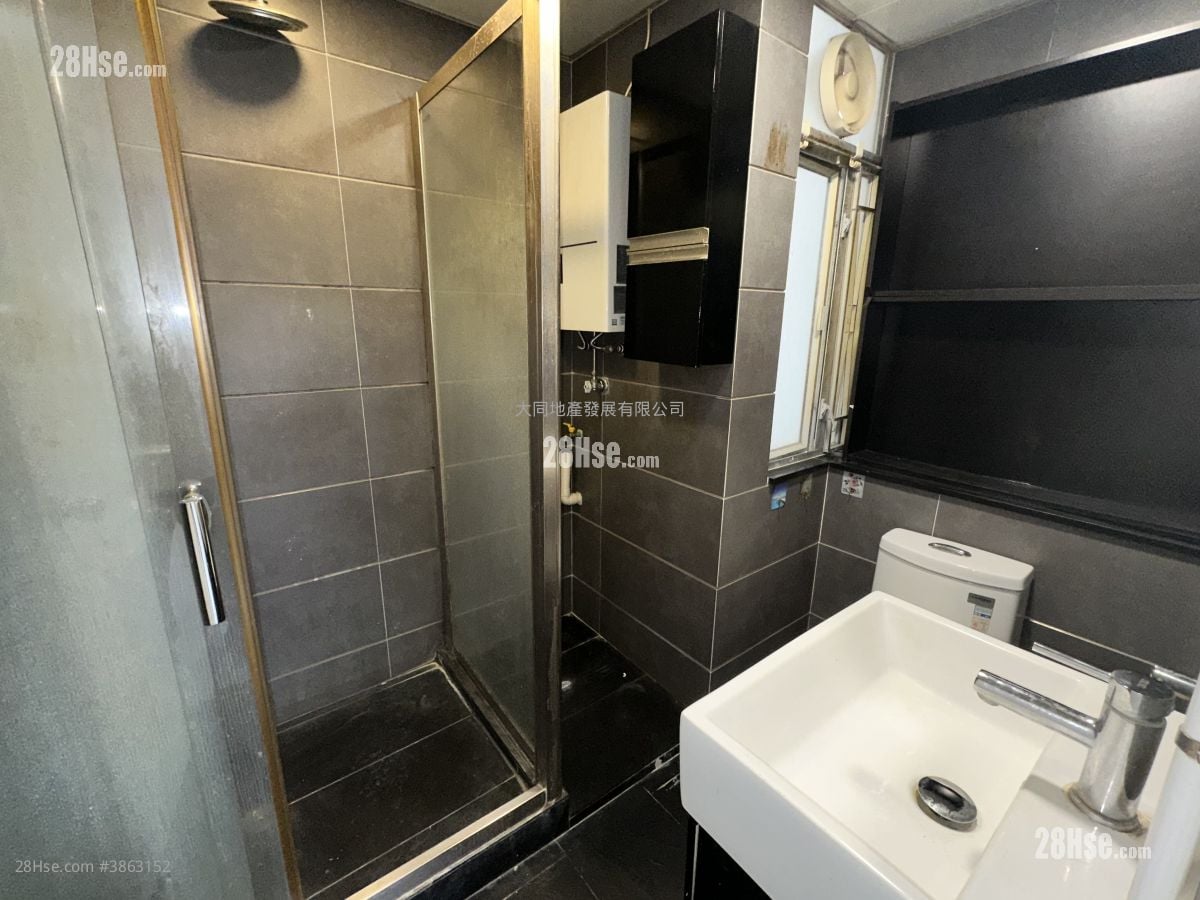 Hung Hay Building Sell 2 Bedrooms , 1 Bathroom 301 ft²