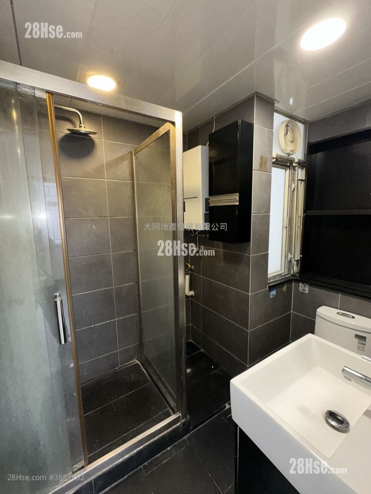 Hung Hay Building Sell 2 Bedrooms , 1 Bathroom 301 ft²