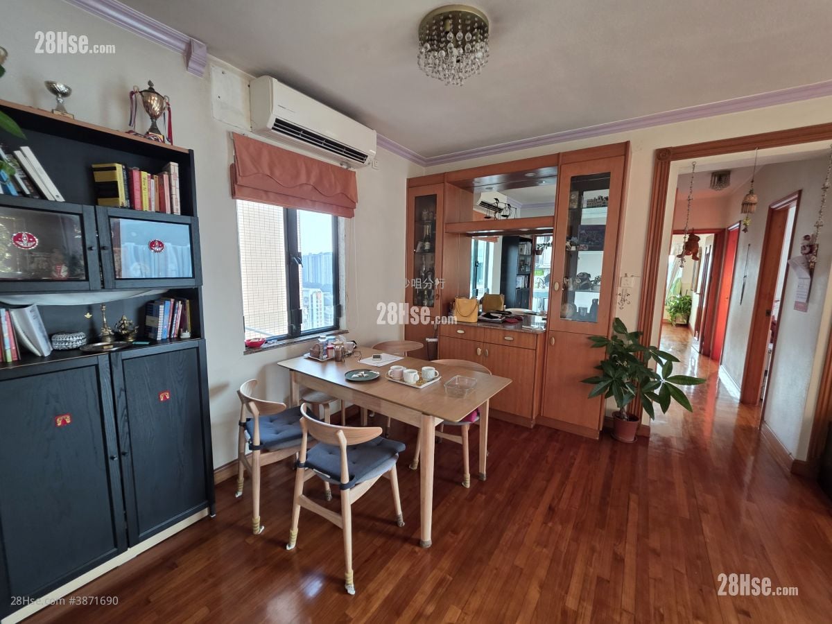 Villa Esplanada Sell 4 Bedrooms , 2 Bathrooms 826 ft²