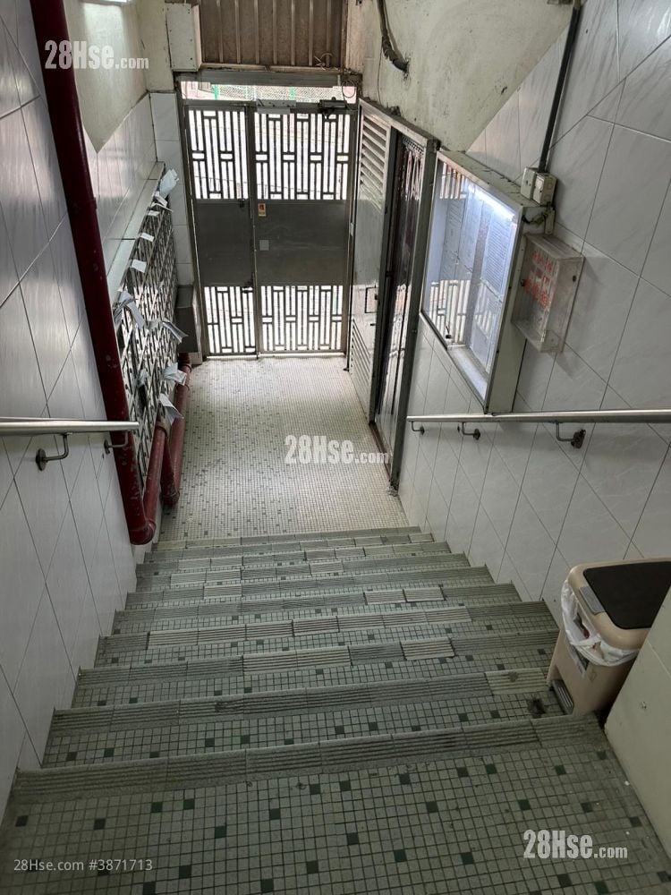 Wah Fat Building Rental 2 Bedrooms , 1 Bathroom 190 ft²