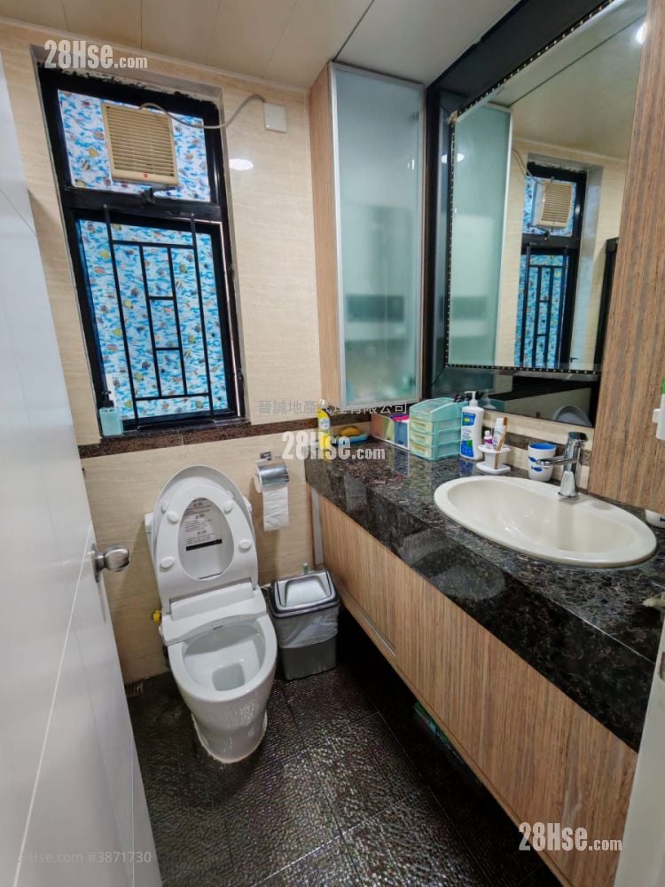 Verdant Villa Sell 3 Bedrooms , 2 Bathrooms 825 ft²