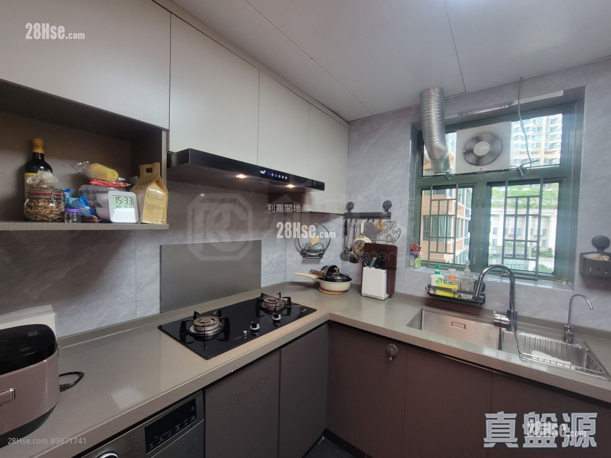 Park Avenue Sell 3 Bedrooms , 2 Bathrooms 737 ft²