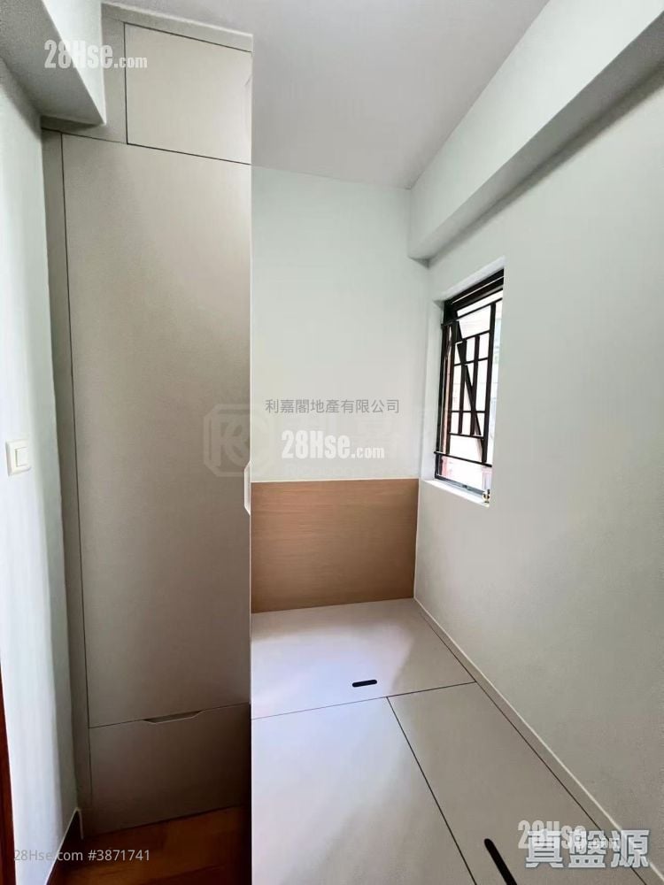 Park Avenue Sell 3 Bedrooms , 2 Bathrooms 737 ft²