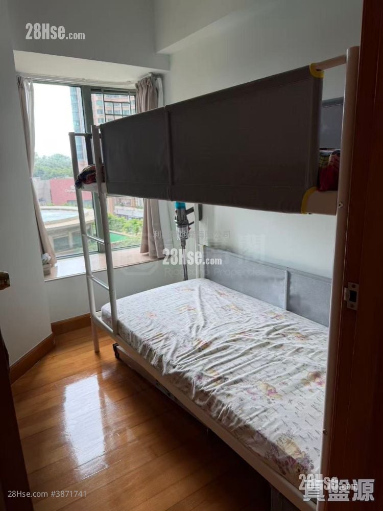 Park Avenue Sell 3 Bedrooms , 2 Bathrooms 737 ft²