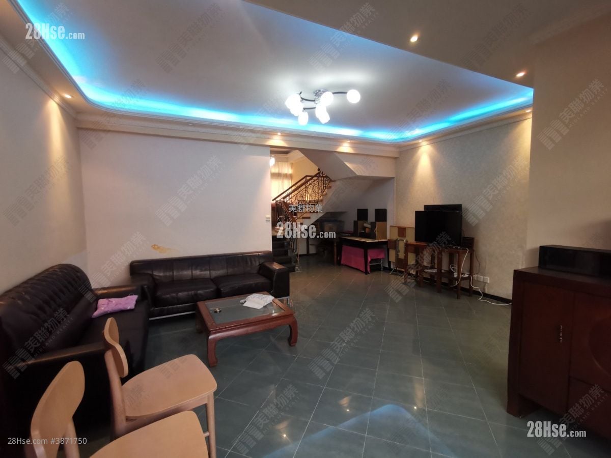 The Castle Bay Sell 1,371 ft²
