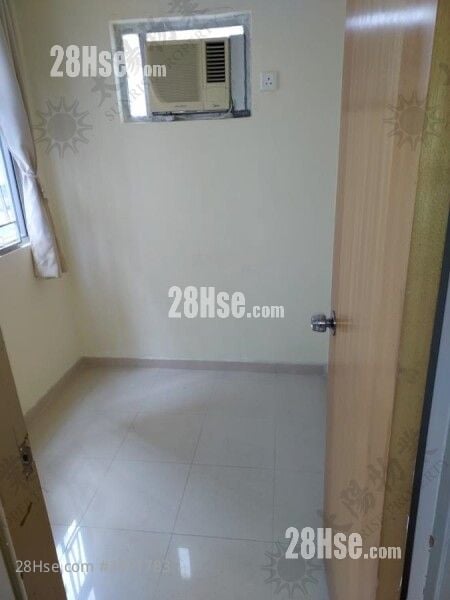Tak Man Building Sell 2 Bedrooms 314 ft²
