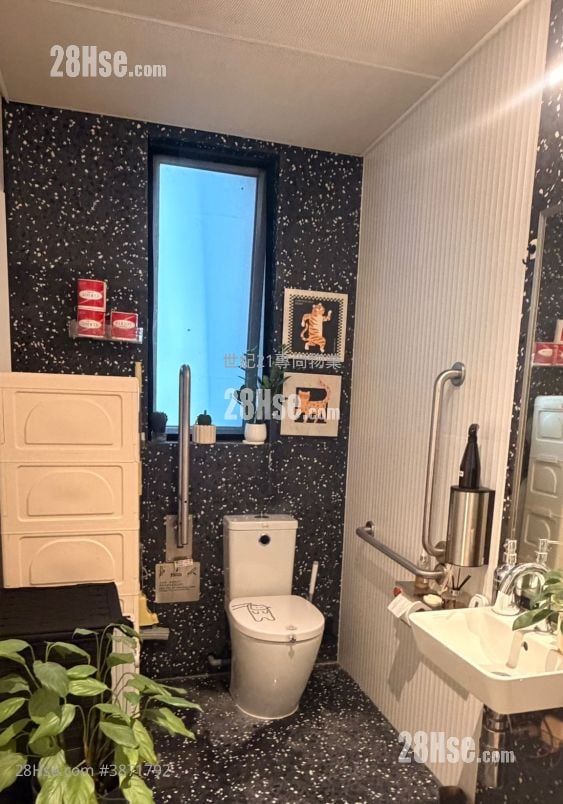 39 King's Road Rental