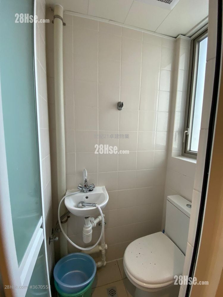 The Coronation Rental 4 Bedrooms , 2 Bathrooms 1,139 ft²