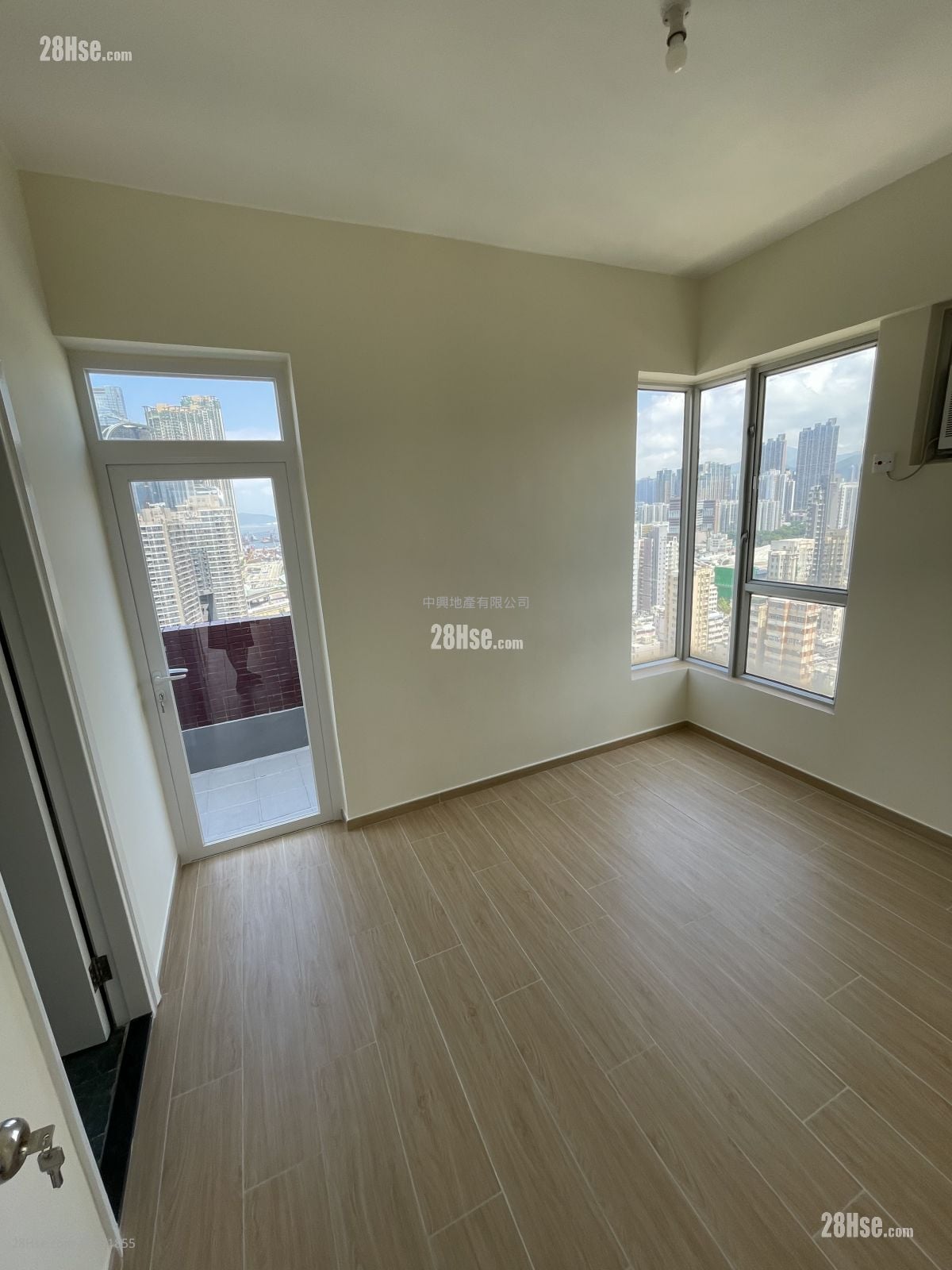 Liberty Mansion Rental 3 Bedrooms , 2 Bathrooms 690 ft²