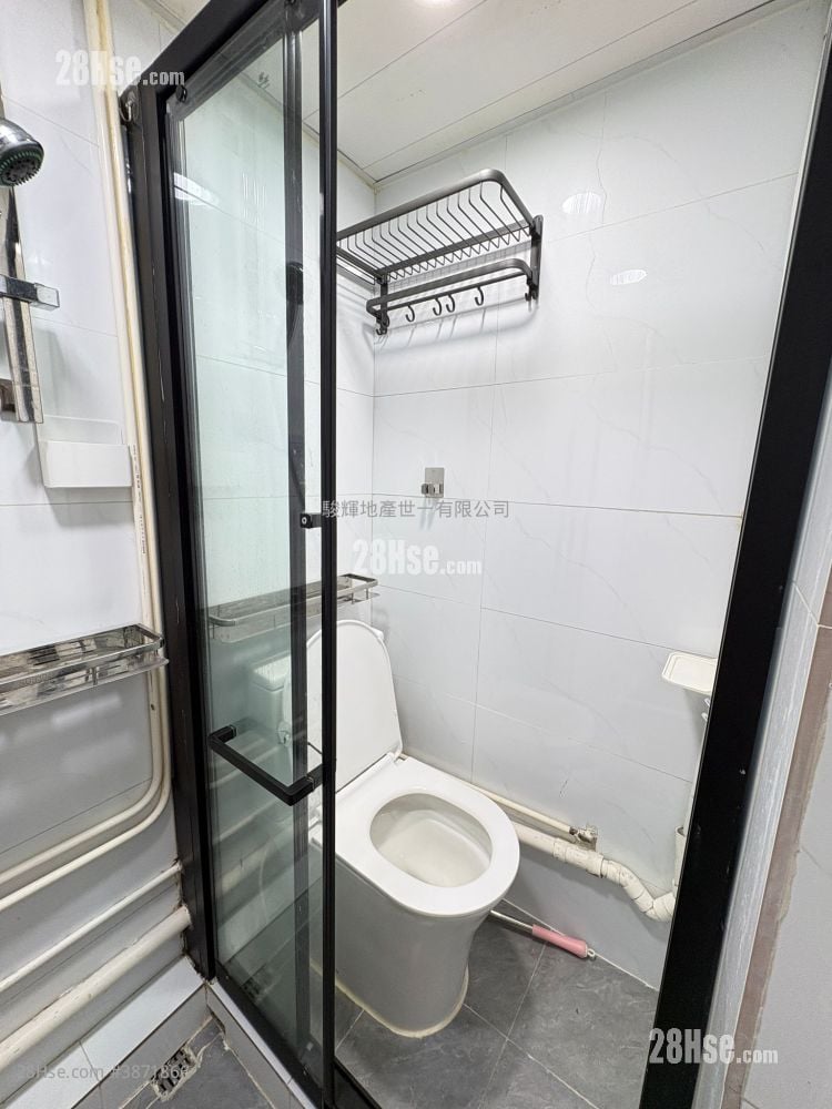 Pak Lok Building Rental 160 ft²