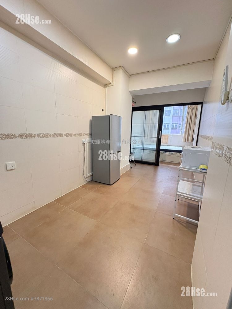 Pak Lok Building Rental 160 ft²