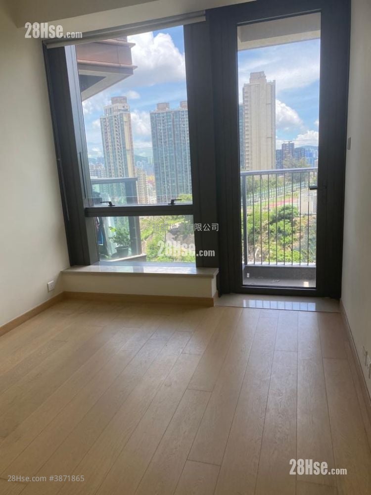 Mantin Heights Rental 3 Bedrooms , 2 Bathrooms 865 ft²