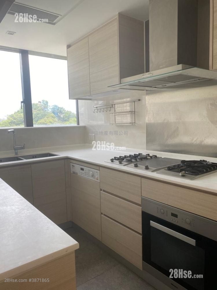 Mantin Heights Rental 3 Bedrooms , 2 Bathrooms 865 ft²