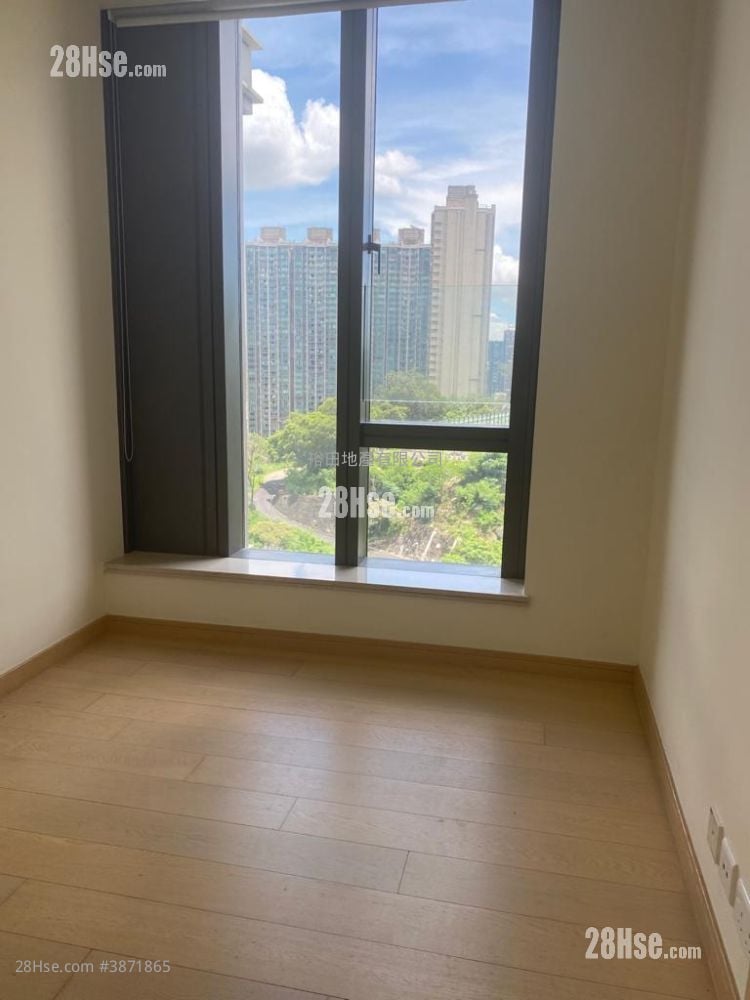 Mantin Heights Rental 3 Bedrooms , 2 Bathrooms 865 ft²