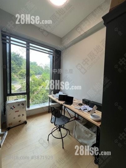 Mantin Heights Rental 932 ft²