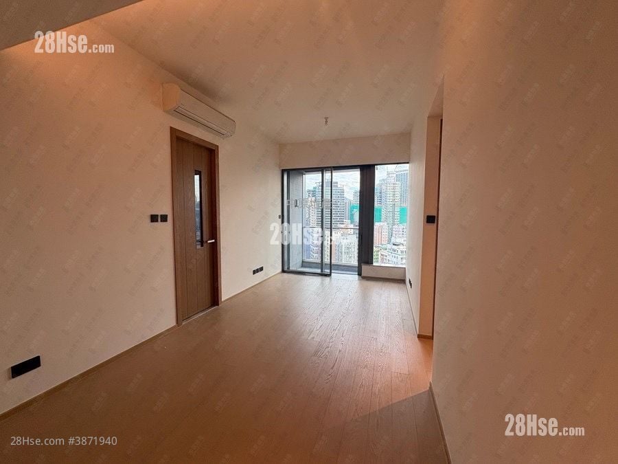 In One Sell 593 ft²