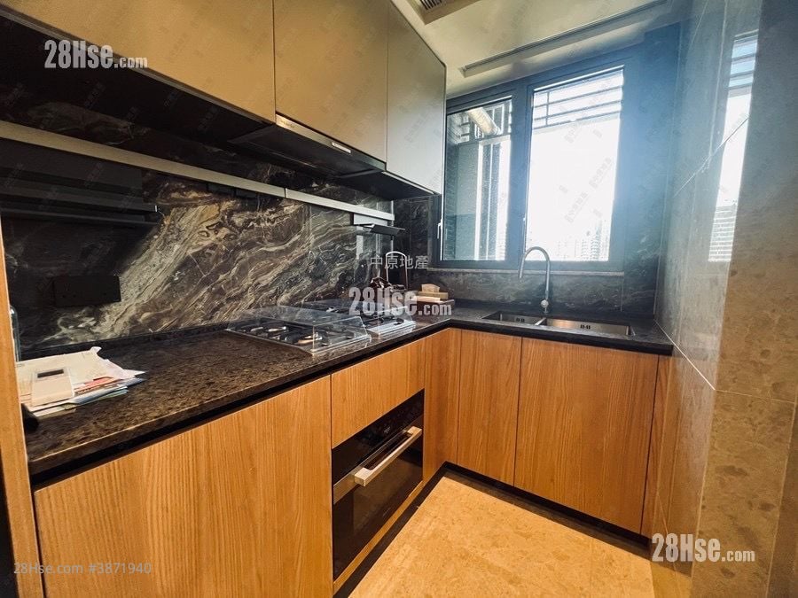 In One Sell 593 ft²