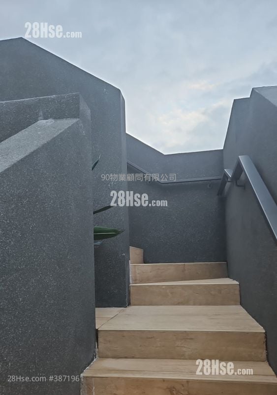 Oma Oma Sell 1,287 ft²