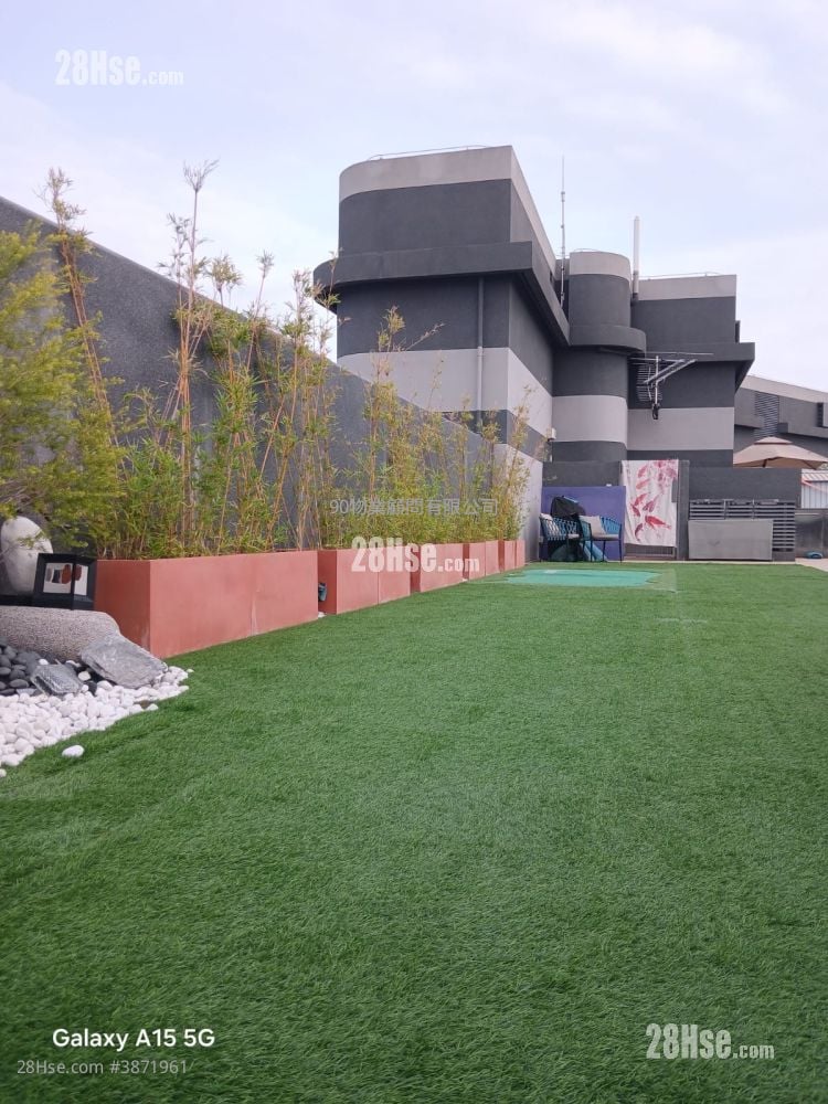 Oma Oma Sell 1,287 ft²