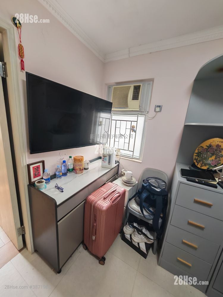 Fook Tin Building Rental 2 Bedrooms , 1 Bathroom 254 ft²