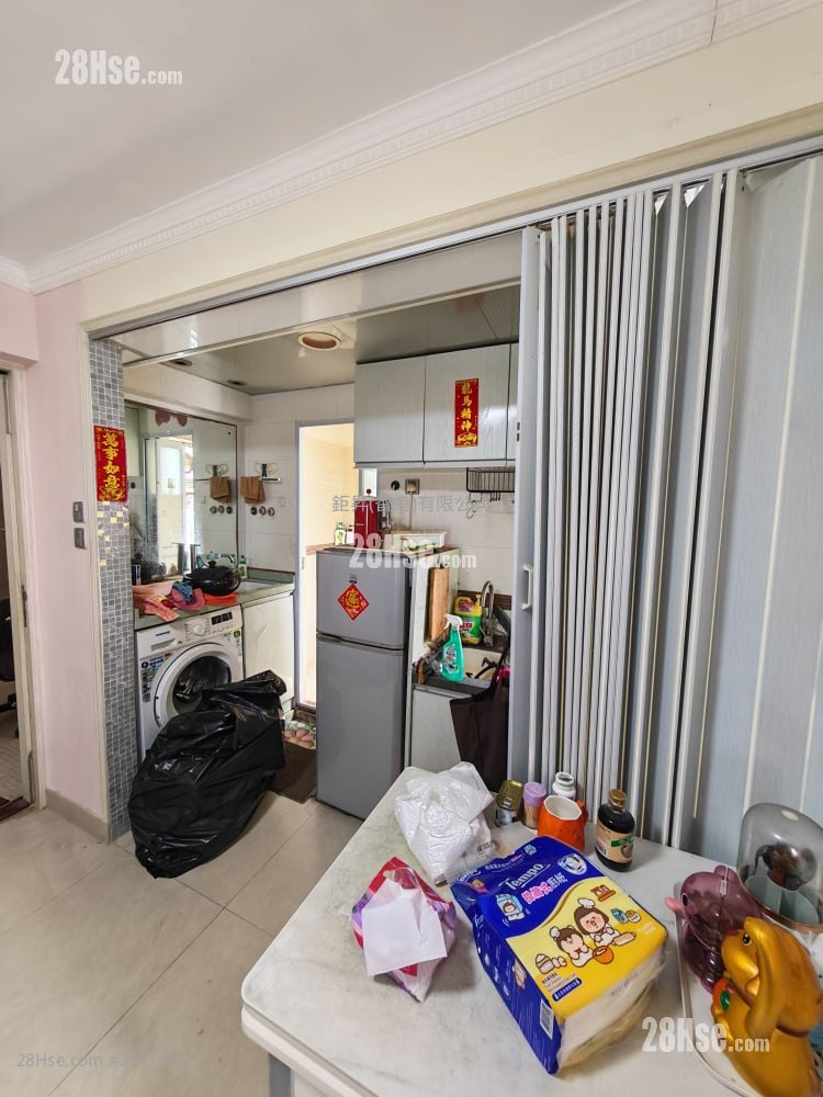 Fook Tin Building Rental 2 Bedrooms , 1 Bathroom 254 ft²