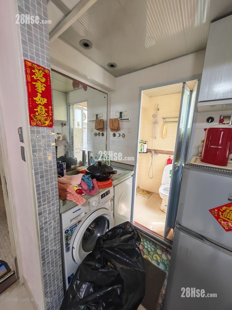 Fook Tin Building Rental 2 Bedrooms , 1 Bathroom 254 ft²