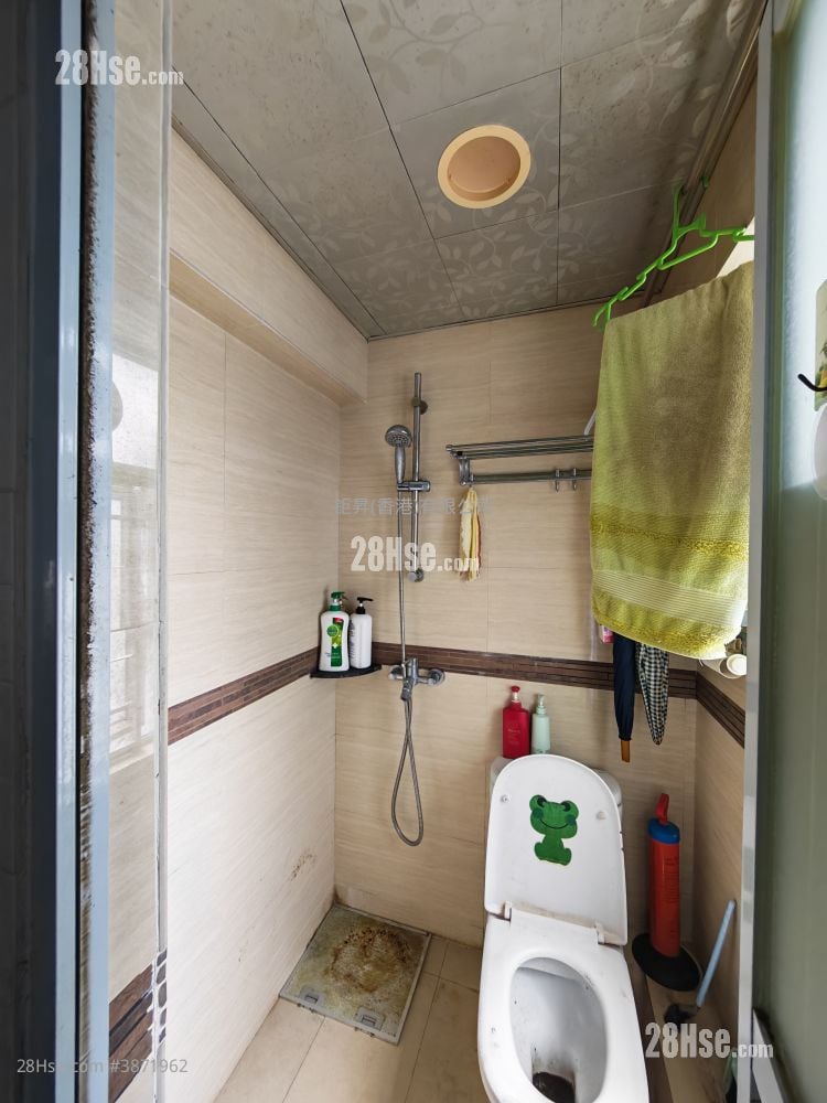 Fook Tin Building Rental 2 Bedrooms , 1 Bathroom 254 ft²