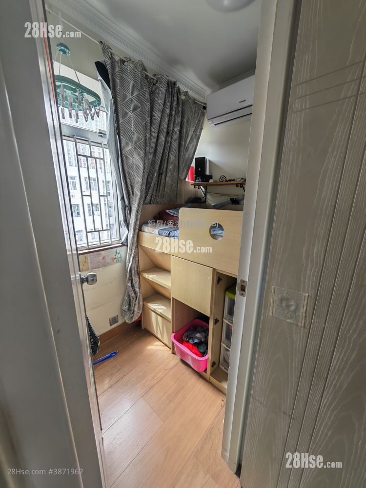 Fook Tin Building Rental 2 Bedrooms , 1 Bathroom 254 ft²