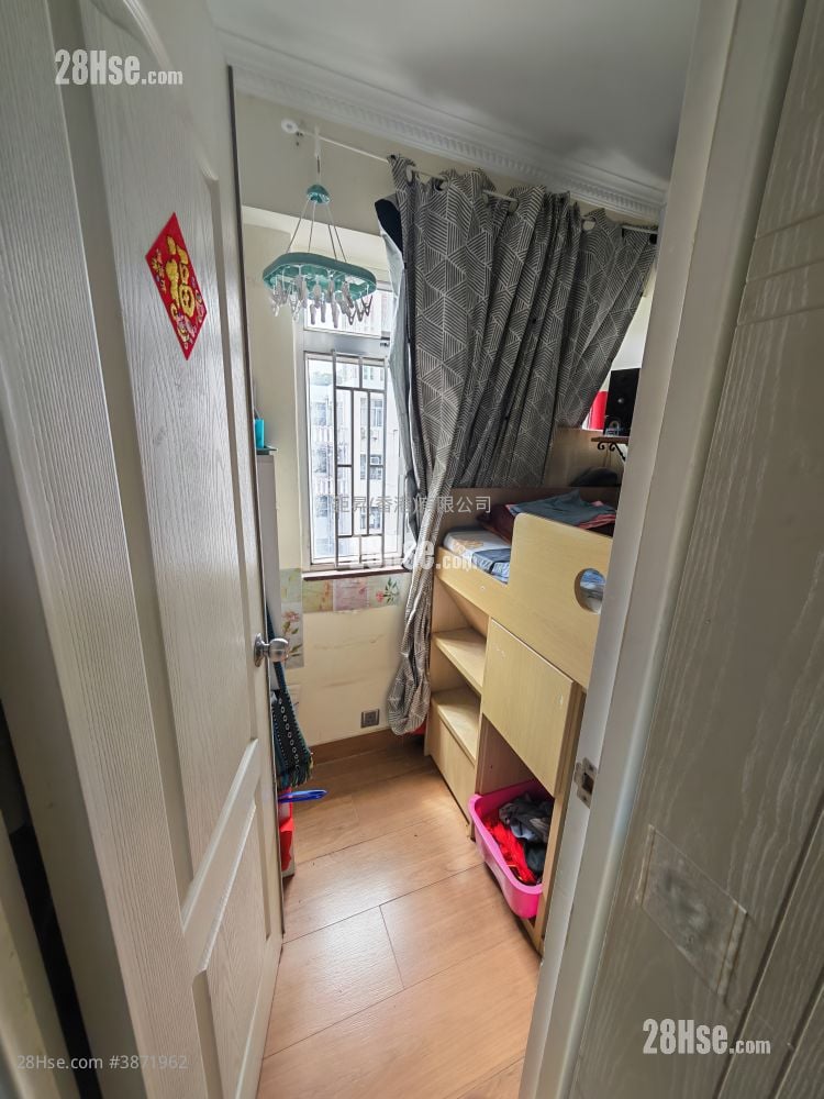Fook Tin Building Rental 2 Bedrooms , 1 Bathroom 254 ft²