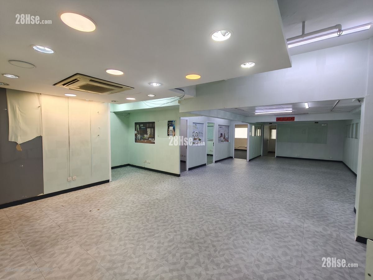 Hong Kong Industrial Centre Rental 4 Bedrooms , 2 Toilets 1,380 ft²