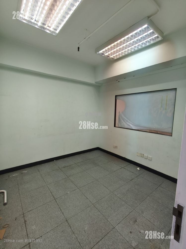 Hong Kong Industrial Centre Rental 4 Bedrooms , 2 Toilets 1,380 ft²